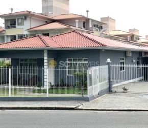 Casa no Bairro Canasvieiras em Florianópolis com 4 Dormitórios (1 suíte) - 15724
