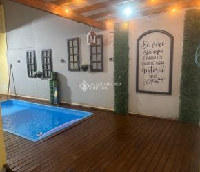Casa no Bairro Canto em Florianópolis com 5 Dormitórios (1 suíte) e 230 m² - 641783