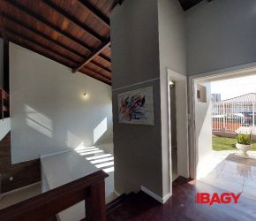 Casa no Bairro Capoeiras em Florianópolis com 4 Dormitórios (2 suítes) e 405 m² - 112508