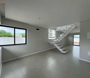 Casa no Bairro Carianos em Florianópolis com 3 Dormitórios (1 suíte) e 126 m² - CA0199