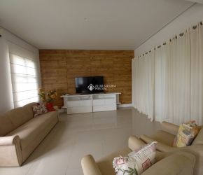Casa no Bairro Carianos em Florianópolis com 4 Dormitórios (1 suíte) - 369236