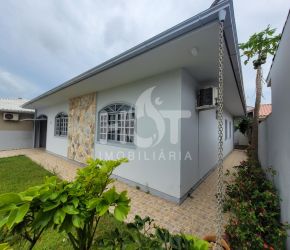 Casa no Bairro Carianos em Florianópolis com 4 Dormitórios e 168.96 m² - 428174