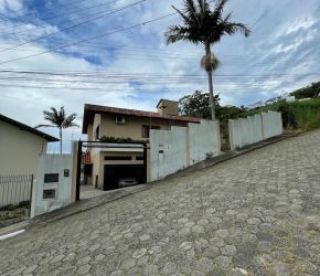 Casa no Bairro Centro em Florianópolis com 4 Dormitórios (1 suíte) - 445311