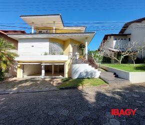 Casa no Bairro Coqueiros em Florianópolis com 3 Dormitórios (1 suíte) e 374 m² - 119300