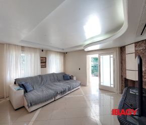 Casa no Bairro Coqueiros em Florianópolis com 3 Dormitórios (1 suíte) e 374 m² - 119300