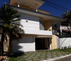 Casa no Bairro Coqueiros em Florianópolis com 3 Dormitórios (1 suíte) e 374 m² - 2458-L