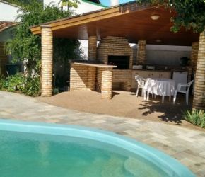 Casa no Bairro Córrego Grande em Florianópolis com 5 Dormitórios (1 suíte) e 236 m² - CA000493