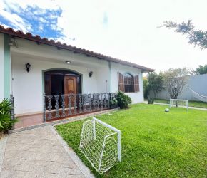 Casa no Bairro Córrego Grande em Florianópolis com 3 Dormitórios (1 suíte) - 476355