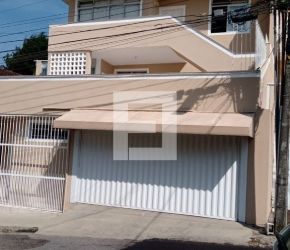 Casa no Bairro Estreito em Florianópolis com 3 Dormitórios (1 suíte) e 264 m² - 4356