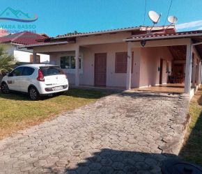 Casa no Bairro Ingleses em Florianópolis com 3 Dormitórios (1 suíte) e 150 m² - CA0188