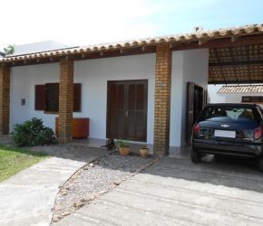 Casa no Bairro Ingleses em Florianópolis com 3 Dormitórios (1 suíte) - 10976