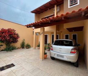 Casa no Bairro Ingleses em Florianópolis com 3 Dormitórios (1 suíte) e 140 m² - 889