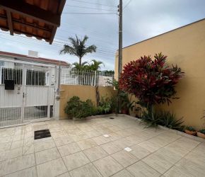 Casa no Bairro Ingleses em Florianópolis com 3 Dormitórios (1 suíte) e 140 m² - 889