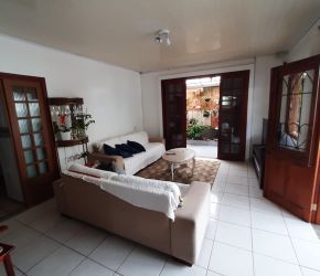 Casa no Bairro Ingleses em Florianópolis com 4 Dormitórios (1 suíte) e 170 m² - 964