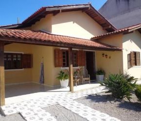 Casa no Bairro Ingleses em Florianópolis com 3 Dormitórios (1 suíte) e 200 m² - CA0593