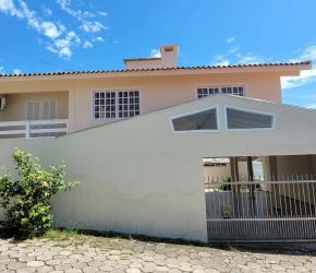 Casa no Bairro Ingleses em Florianópolis com 4 Dormitórios (1 suíte) e 225 m² - CA1078
