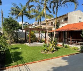 Casa no Bairro Ingleses em Florianópolis com 3 Dormitórios (1 suíte) e 110 m² - 434306