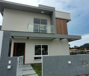 Casa no Bairro Ingleses em Florianópolis com 3 Dormitórios (1 suíte) e 161 m² - CA1080