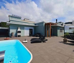 Casa no Bairro Ingleses em Florianópolis com 3 Dormitórios (2 suítes) e 228 m² - CA1102