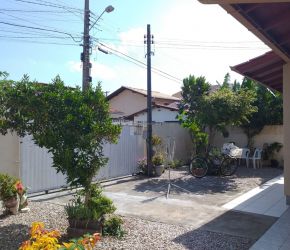 Casa no Bairro Ingleses em Florianópolis com 3 Dormitórios (1 suíte) - CA0002