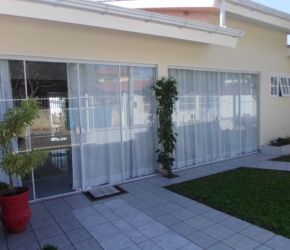 Casa no Bairro Ingleses em Florianópolis com 3 Dormitórios (1 suíte) e 180 m² - 35711927