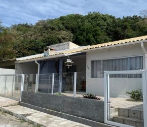 Casa no Bairro Ingleses em Florianópolis com 3 Dormitórios (1 suíte) e 110 m² - CA0569