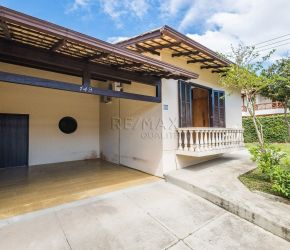 Casa no Bairro Itacorubí em Florianópolis com 4 Dormitórios (4 suítes) - RMX1101