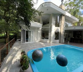 Casa no Bairro Itacorubí em Florianópolis com 3 Dormitórios (3 suítes) - C58