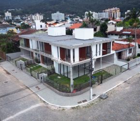 Casa no Bairro Itacorubí em Florianópolis com 3 Dormitórios (3 suítes) - 422499