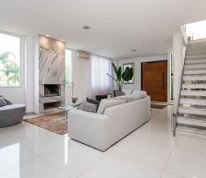 Casa no Bairro Jurerê em Florianópolis com 4 Dormitórios (4 suítes) e 502 m² - CA0004