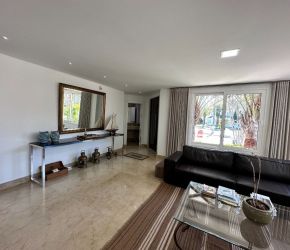 Casa no Bairro Jurerê Internacional em Florianópolis com 3 Dormitórios (3 suítes) e 288 m² - CA0244