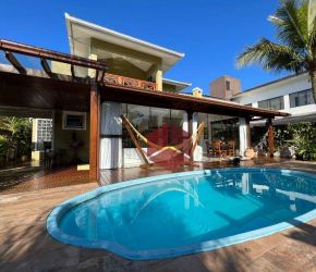Casa no Bairro Jurerê Internacional em Florianópolis com 3 Dormitórios (3 suítes) e 320 m² - CA0675