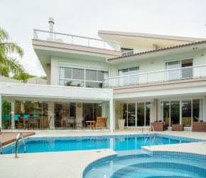 Casa no Bairro Jurerê Internacional em Florianópolis com 4 Dormitórios (4 suítes) e 680 m² - CA0303