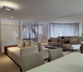 Casa no Bairro Jurerê Internacional em Florianópolis com 6 Dormitórios (6 suítes) e 573 m² - CA0341