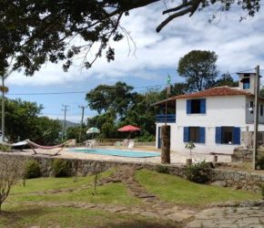Casa no Bairro Lagoa da Conceição em Florianópolis com 3 Dormitórios (1 suíte) e 5800 m² - 2476