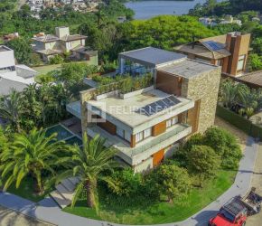 Casa no Bairro Lagoa da Conceição em Florianópolis com 3 Dormitórios (3 suítes) e 750 m² - 18047