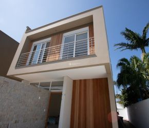 Casa no Bairro Lagoa da Conceição em Florianópolis com 3 Dormitórios (3 suítes) - 441908