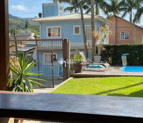 Casa no Bairro Lagoa da Conceição em Florianópolis com 3 Dormitórios (1 suíte) - 411941