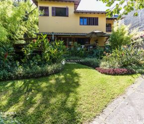 Casa no Bairro Lagoa da Conceição em Florianópolis com 3 Dormitórios (3 suítes) - 400641