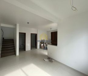 Casa no Bairro Monte Verde em Florianópolis com 3 Dormitórios (3 suítes) - C97