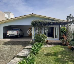 Casa no Bairro Morro das Pedras em Florianópolis com 3 Dormitórios (1 suíte) - 378281