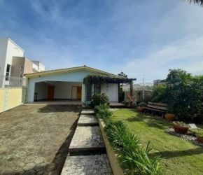Casa no Bairro Morro das Pedras em Florianópolis com 3 Dormitórios (1 suíte) - 458915