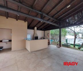 Casa no Bairro Pantanal em Florianópolis com 5 Dormitórios (2 suítes) e 438 m² - 121282