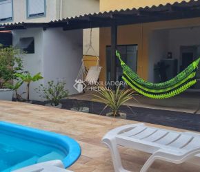 Casa no Bairro Ribeirão da Ilha em Florianópolis com 3 Dormitórios (1 suíte) - 701687