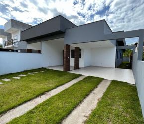 Casa no Bairro Rio Vermelho em Florianópolis com 3 Dormitórios (1 suíte) e 103 m² - 230