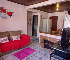 Casa no Bairro Rio Vermelho em Florianópolis com 3 Dormitórios (1 suíte) e 156 m² - CA0968