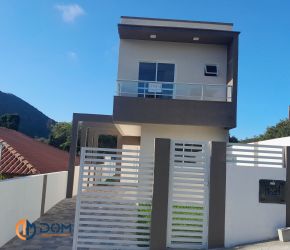 Casa no Bairro Rio Vermelho em Florianópolis com 4 Dormitórios (1 suíte) e 132 m² - 940