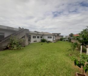 Casa no Bairro Rio Vermelho em Florianópolis com 3 Dormitórios (1 suíte) e 400 m² - 1085