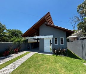 Casa no Bairro Rio Vermelho em Florianópolis com 3 Dormitórios (1 suíte) - 696112