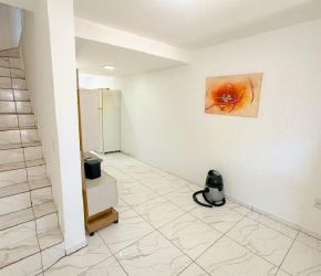 Casa no Bairro Rio Vermelho em Florianópolis com 2 Dormitórios - 709074